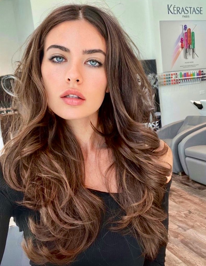 Lira Guzi Salon
