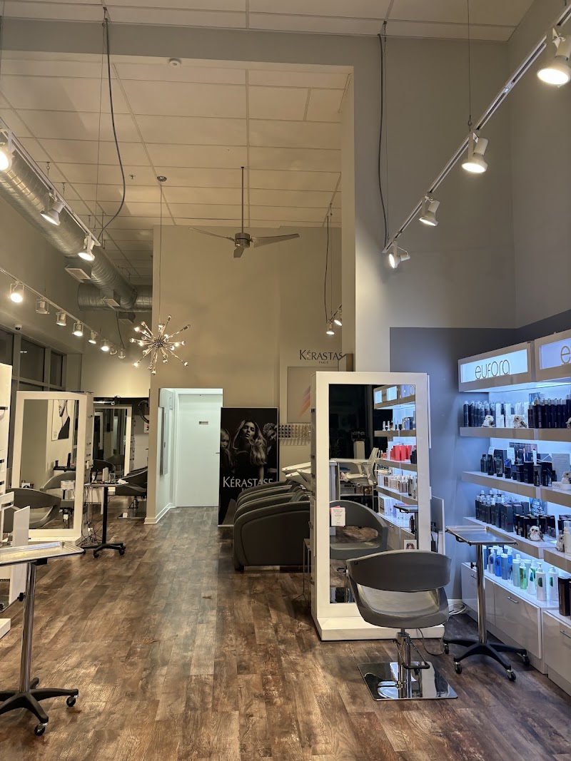 Lira Guzi Salon