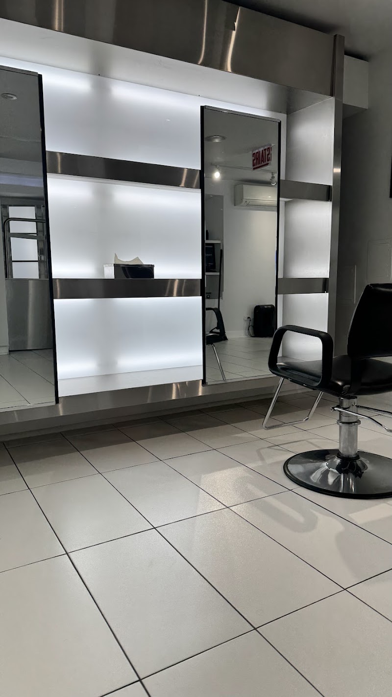Maxine Salon